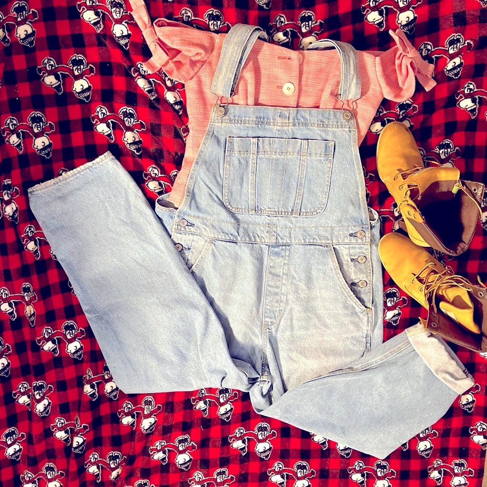 Abercrombie hollister high rise overalls.